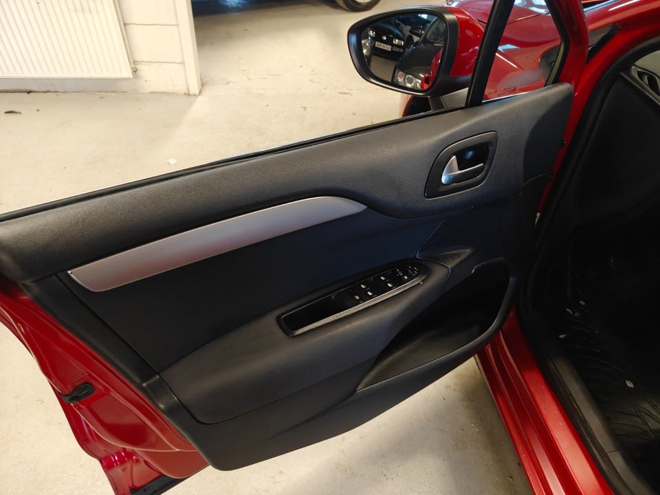 Citroën C4 1,6 HDi 90 Attraction 5d