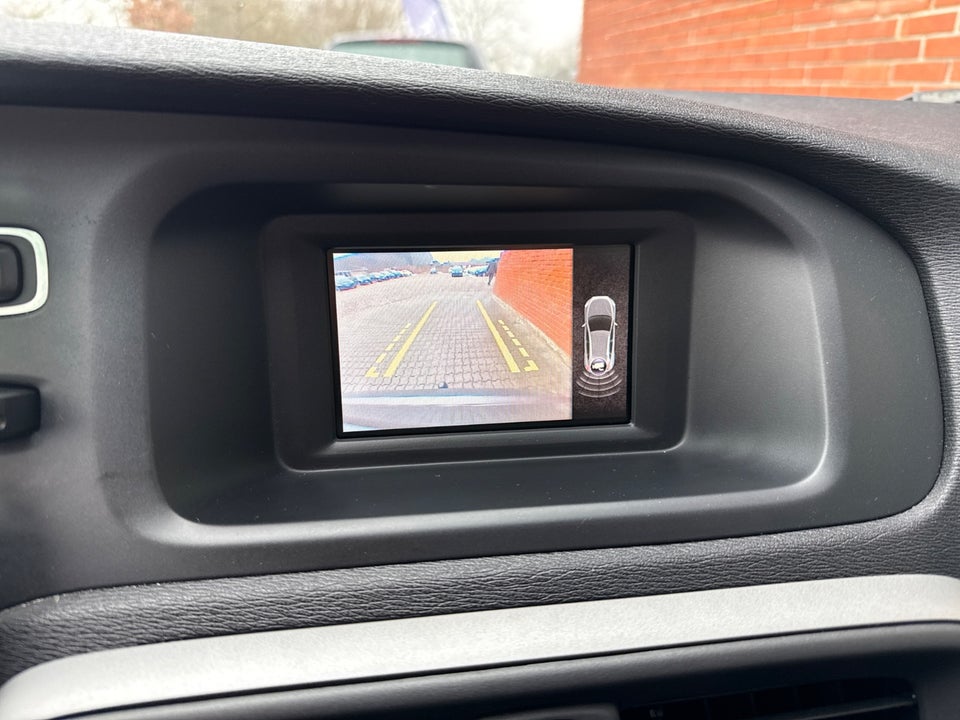 Volvo V40 CC 1,6 D2 115 Kinetic aut. 5d