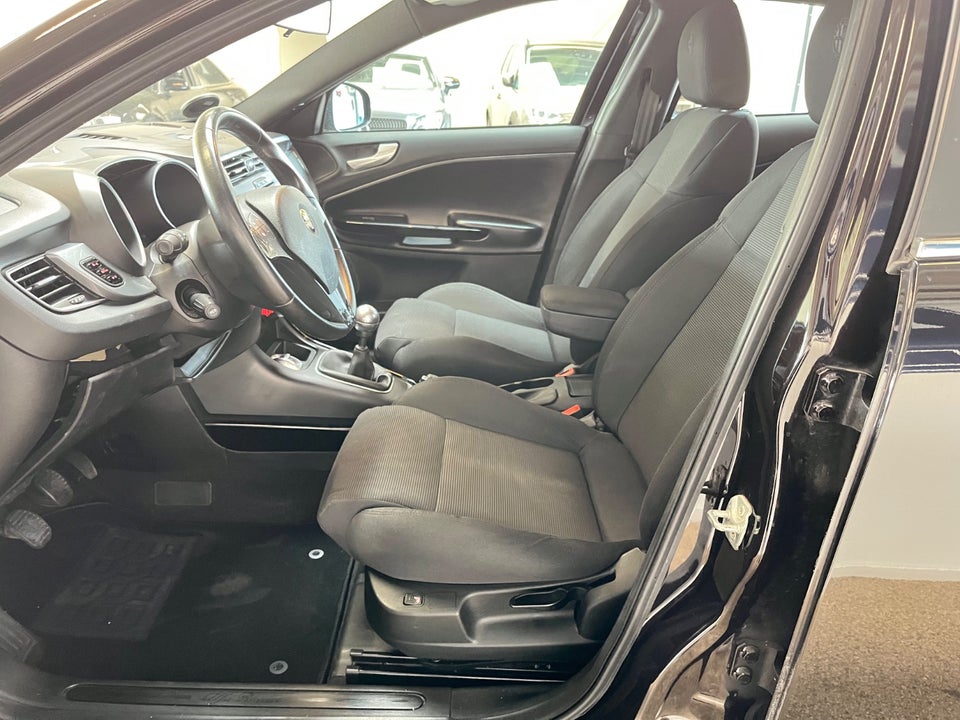 Alfa Romeo Giulietta 1,4 Turbo 120 Distinctive 5d