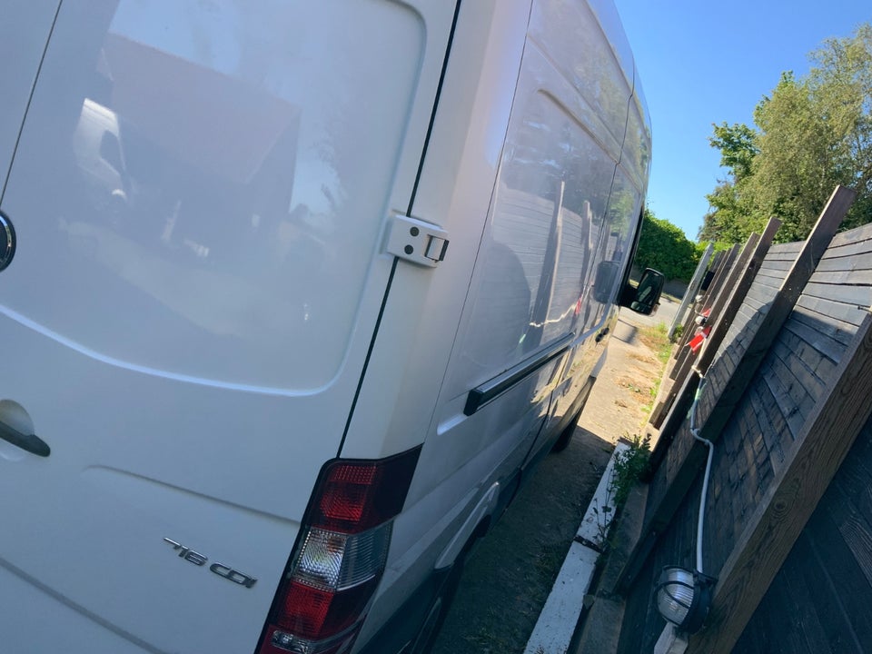 Mercedes Sprinter 216 2,2 CDi R2 Kassevogn aut. 5d