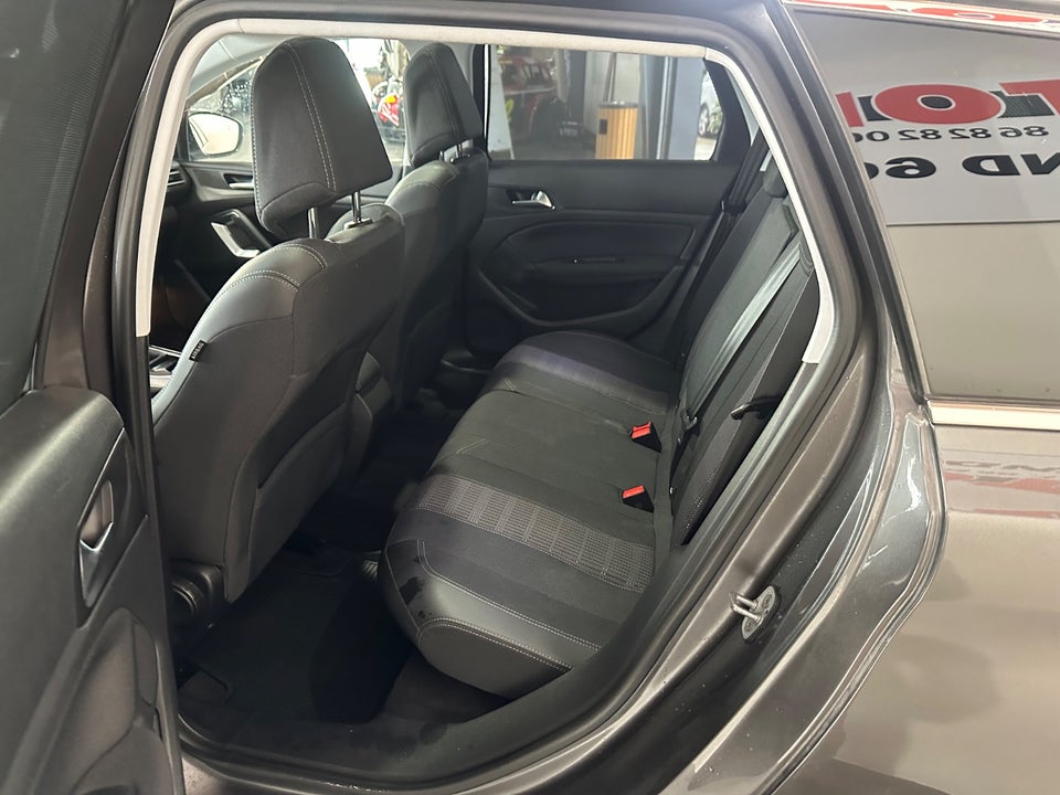 Peugeot 308 1,5 BlueHDi 130 Selection Sky SW 5d