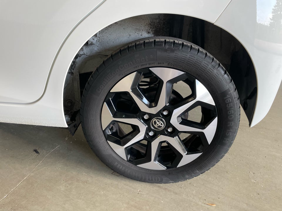 Toyota Aygo 1,0 VVT-i x-plore 5d