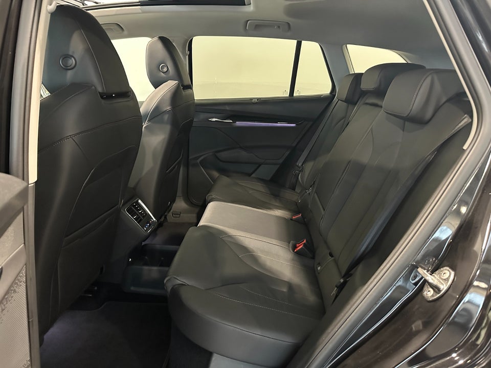 Skoda Enyaq 80 iV Suite 5d