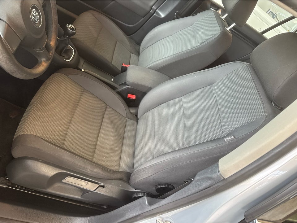 VW Golf VI 1,6 TDi 105 Comfortline Variant BMT 5d