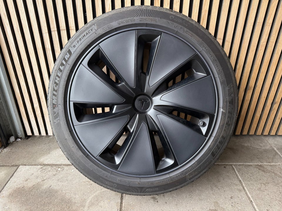 Tesla Model 3 Long Range AWD 4d