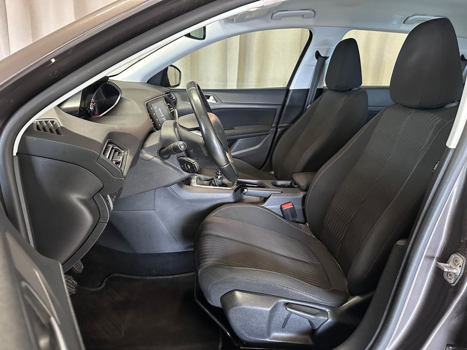 Peugeot 308 1,2 e-THP 130 Active SW 5d