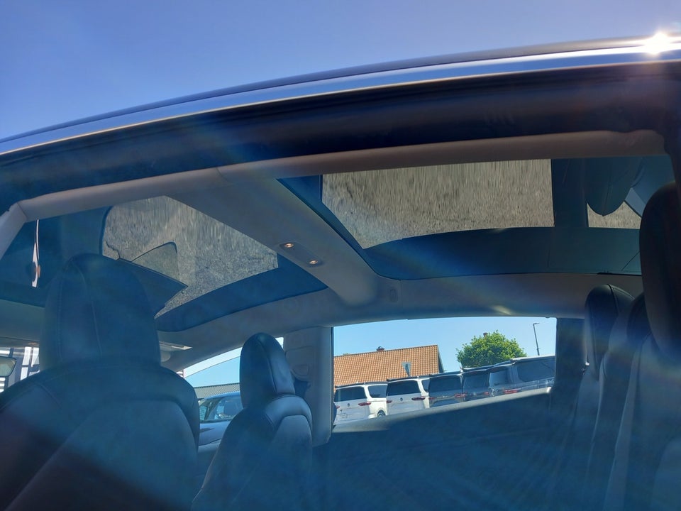 Tesla Model 3 Long Range AWD 4d