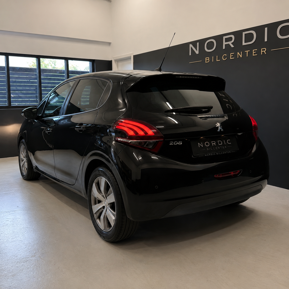 Peugeot 208 1,2 PureTech 110 Signature Sky 5d
