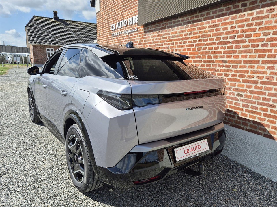 Peugeot e-3008 77 GT Pack 5d