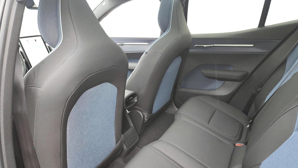 Volvo EX30 Extended Range Plus 5d