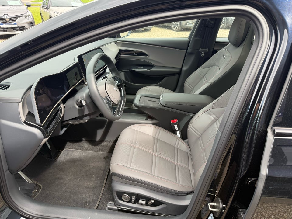 Hongqi EH7 111 Exclusive 4d