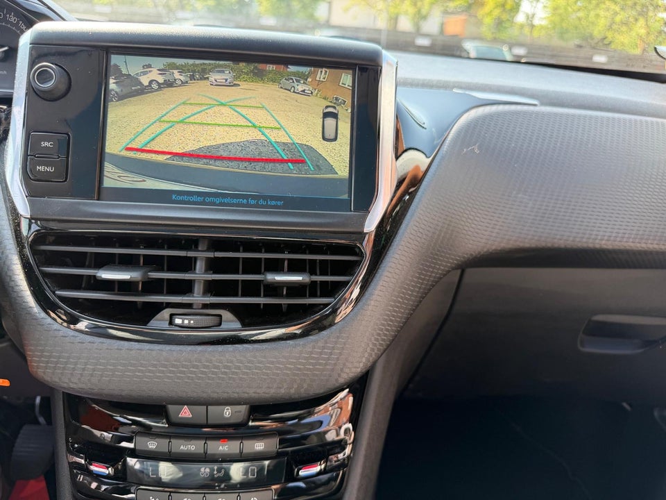 Peugeot 208 1,2 PureTech 82 Selection Sky 5d