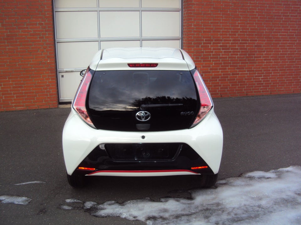 Toyota Aygo 1,0 VVT-i x-press 5d