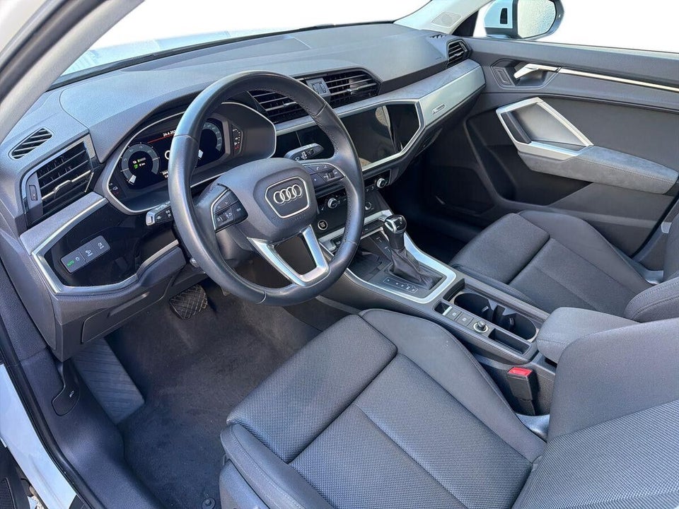 Audi Q3 45 TFSi e Attitude plus S-tr. 5d