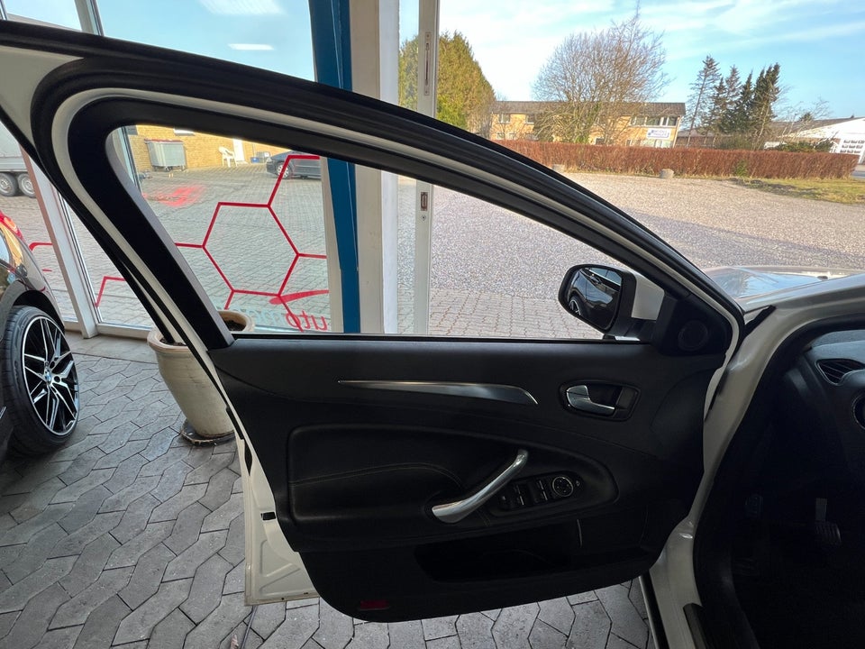 Ford Mondeo 2,5 20V Turbo Titanium stc. 5d