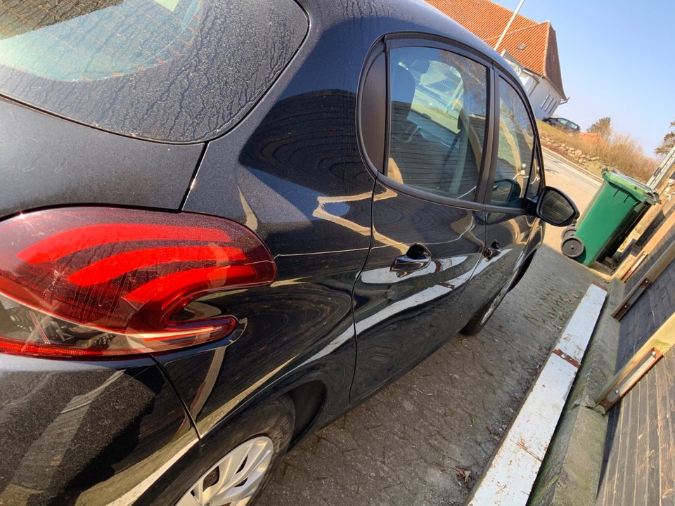 Peugeot 208 1,2 VTi Allure Sky 5d