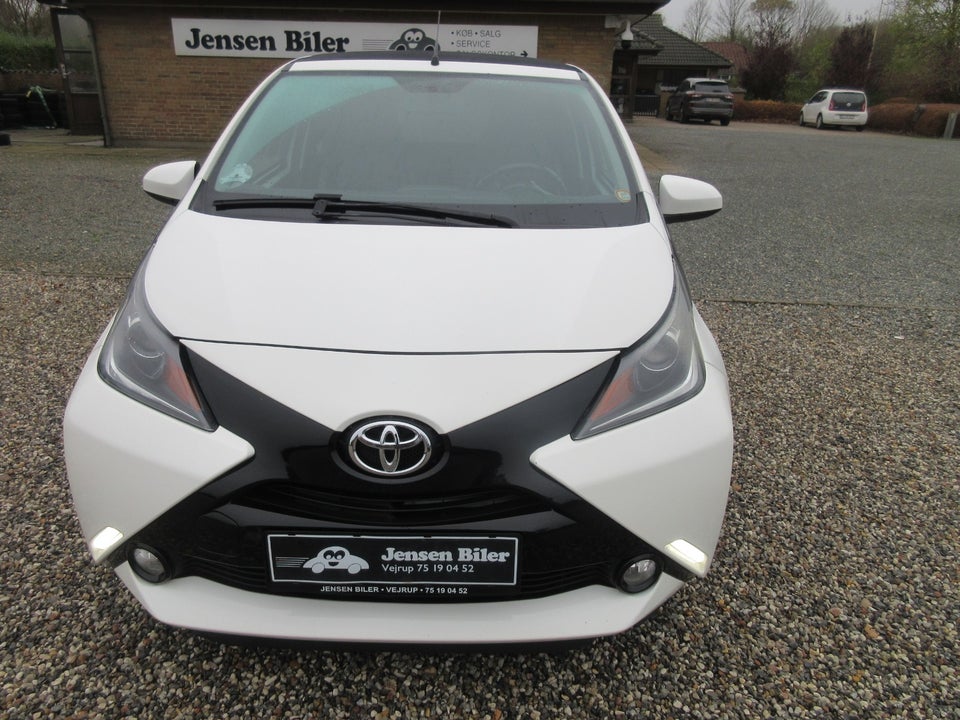 Toyota Aygo 1,0 VVT-i x-wave Sky 5d