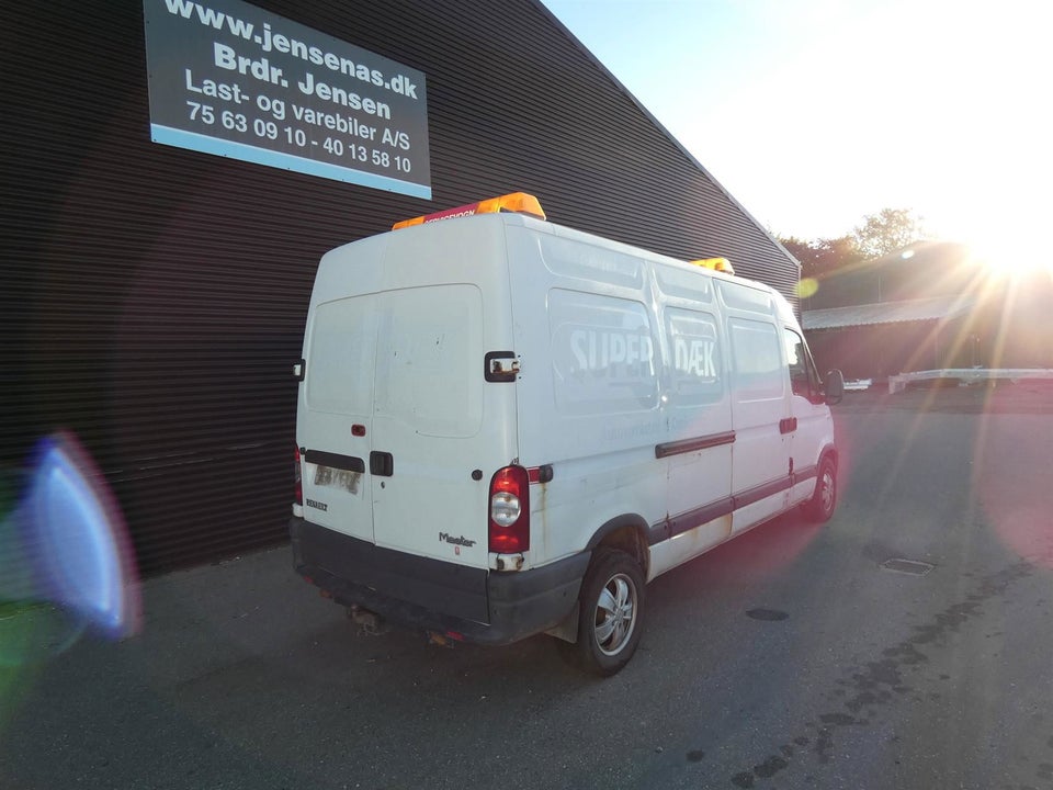 Renault Master T35 2,5 dCi 146 L3H2 4d