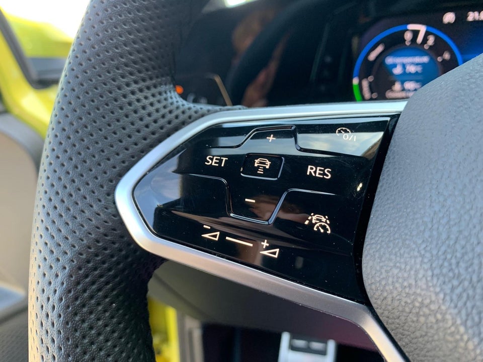 VW Golf VIII 1,4 GTE DSG 5d