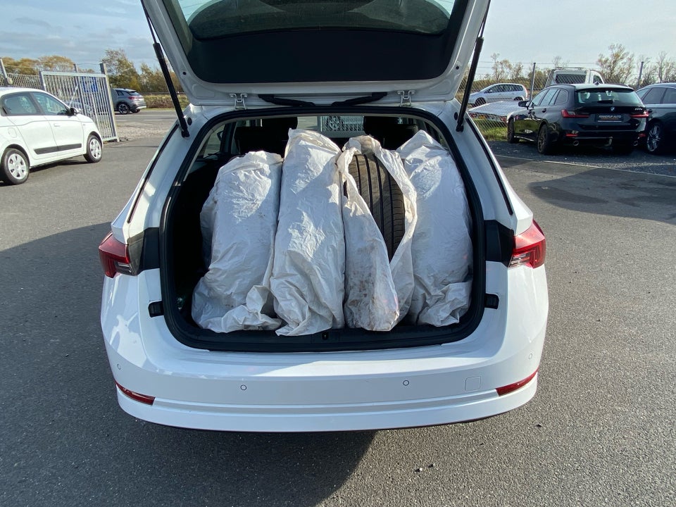 Skoda Octavia 2,0 TDi 150 First Edition Combi DSG 5d