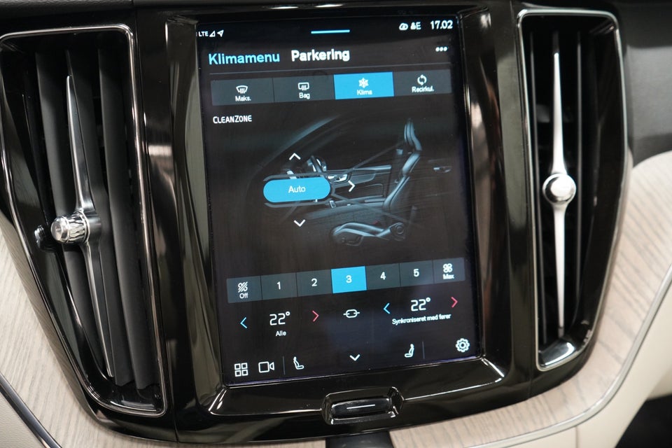 Volvo XC60 2,0 T6 ReCharge Plus Dark aut. AWD 5d