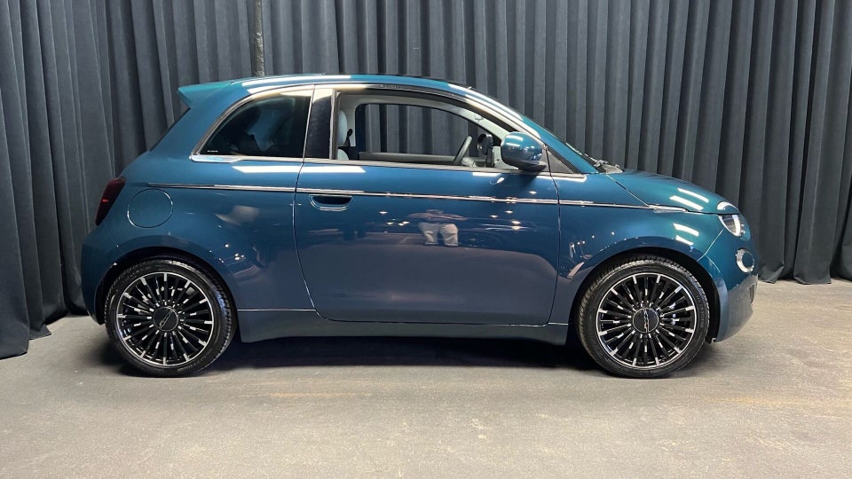 Fiat 500e 42 Icon Sky 3d