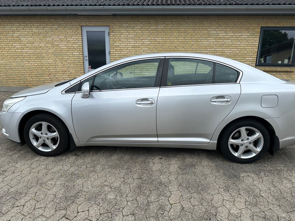 Toyota Avensis 1,8 VVT-i T2 4d