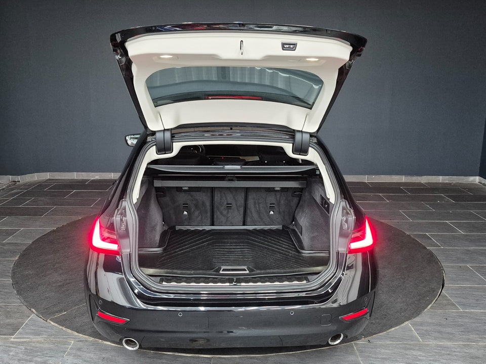 BMW 320d 2,0 Touring Connected aut. 5d