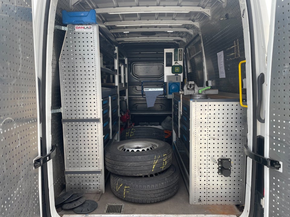 VW Crafter 35 2,0 TDi 177 Kassevogn L3H3