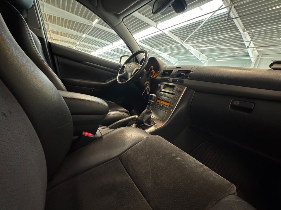 Toyota Avensis 2,2 D-CAT 177 Executive stc. 5d