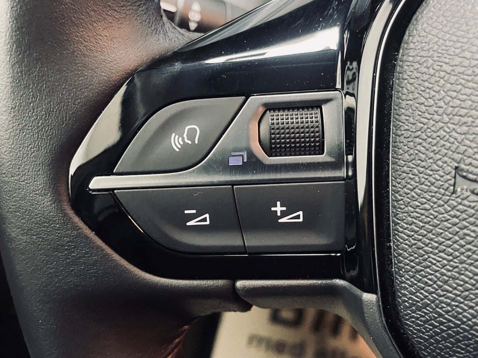 Peugeot 208 1,2 PureTech 100 Allure 5d