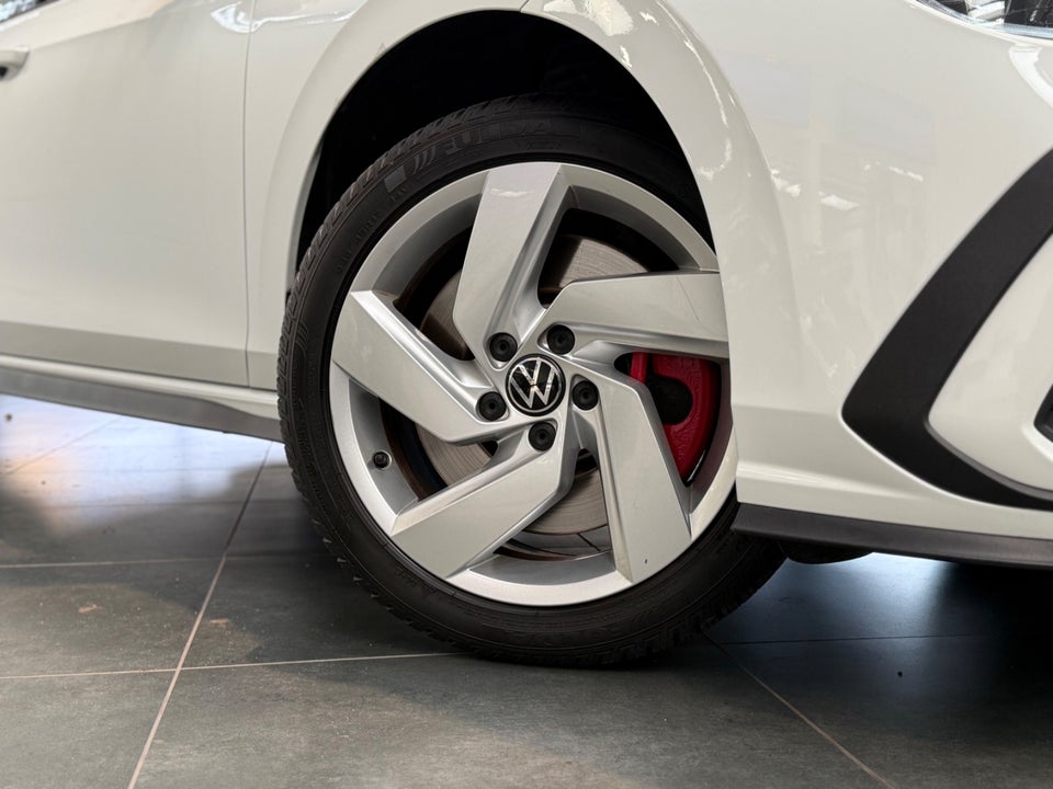 VW Golf VIII 1,4 GTE DSG 5d