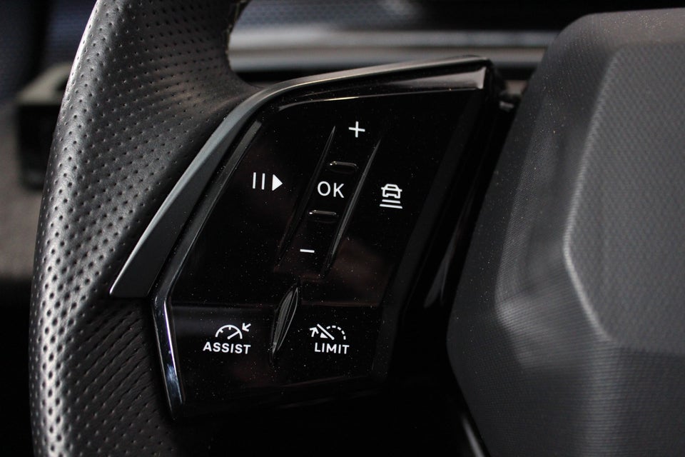 Peugeot e-3008 77 GT Pack 5d