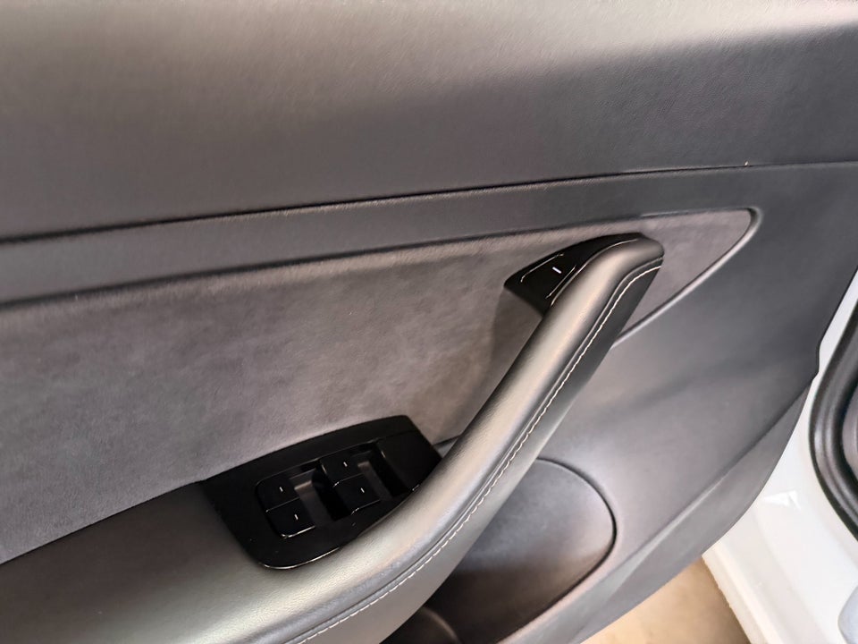 Tesla Model 3 Standard Range+ RWD 4d