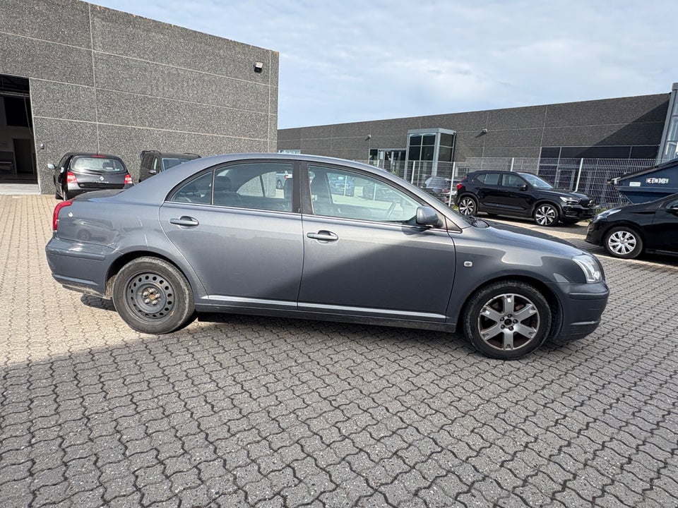 Toyota Avensis 2,0 Sol 4d