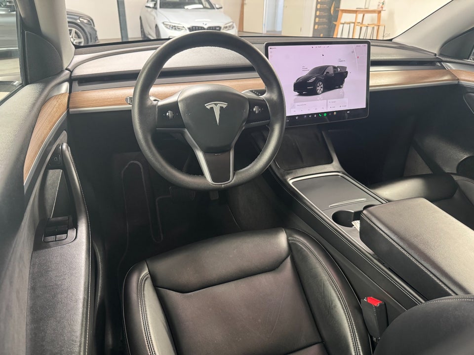 Tesla Model Y Long Range AWD 5d