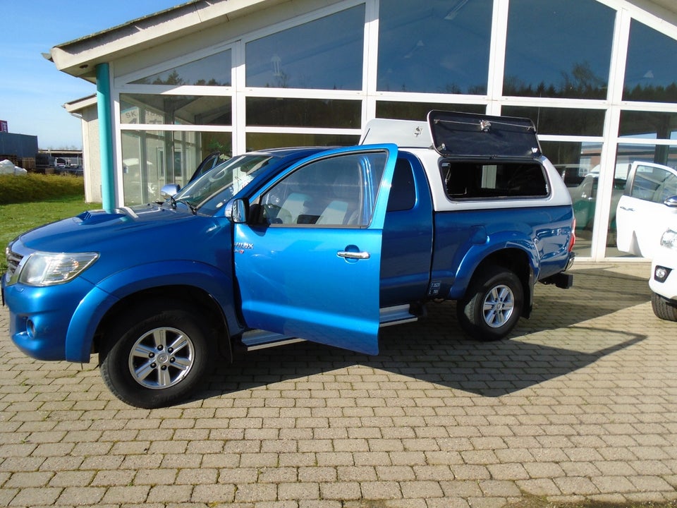 Toyota HiLux 2,5 D-4D 144 S.Kab 4x4 T1 2d