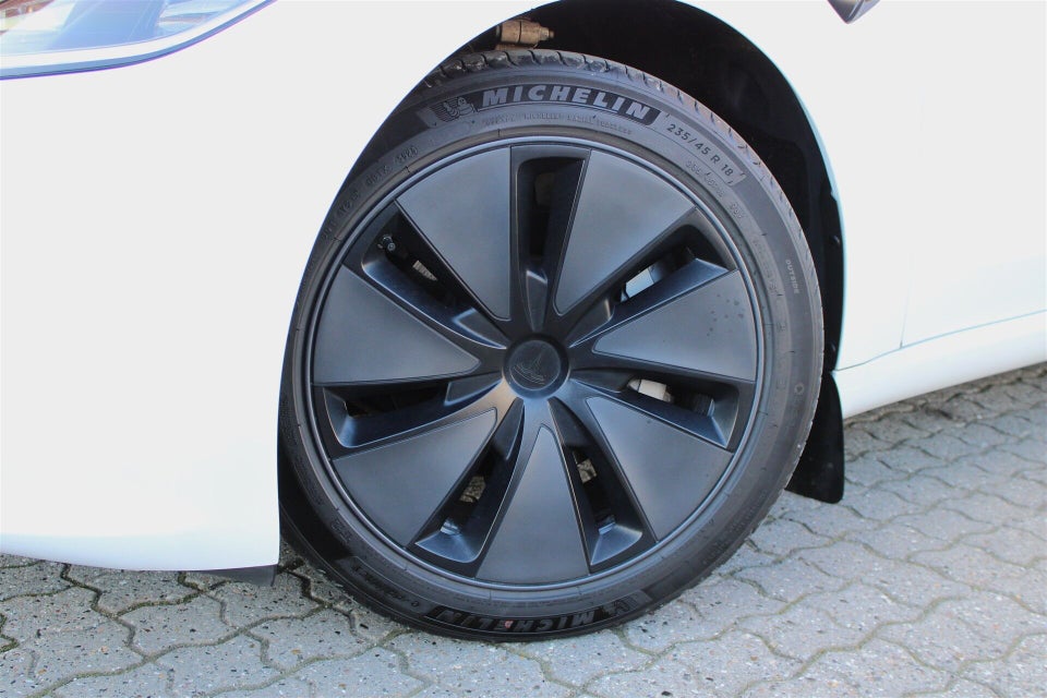 Tesla Model 3 RWD 4d