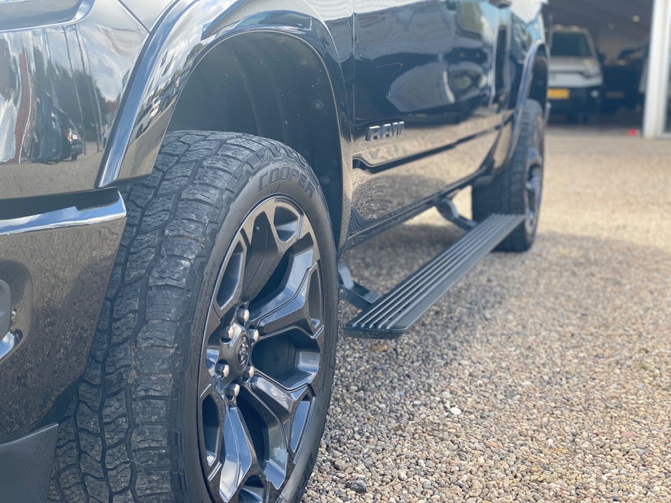 Dodge RAM 1500 5,7 V8 Hemi Limited Night aut. 4d