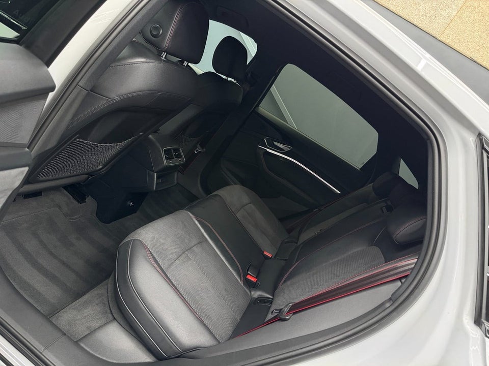 Audi Q8 e-tron 55 S-line Black Style Sportback quattro 5d