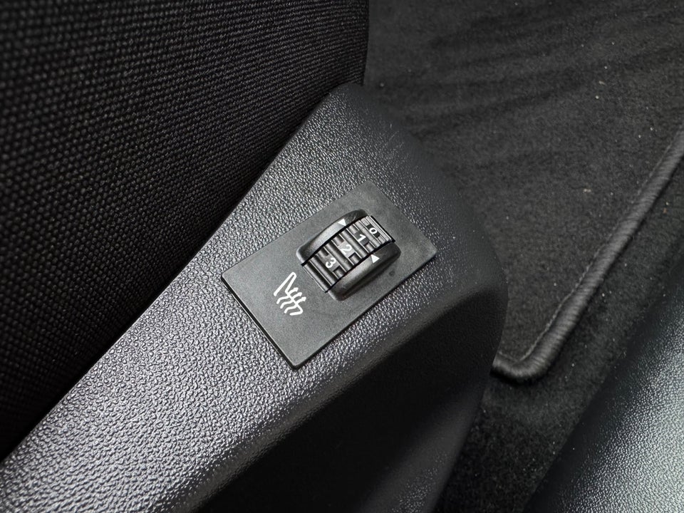 Peugeot 208 1,6 BlueHDi 100 Allure Sky 5d