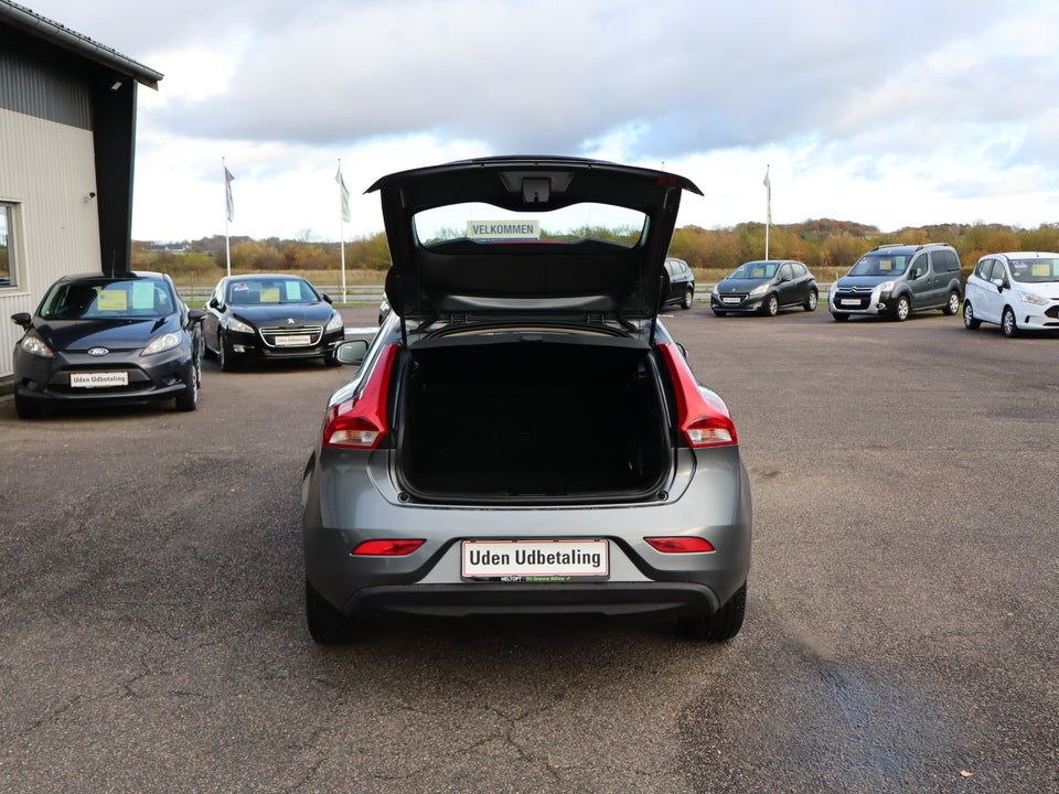Volvo V40 2,0 D2 120 Momentum Eco 5d