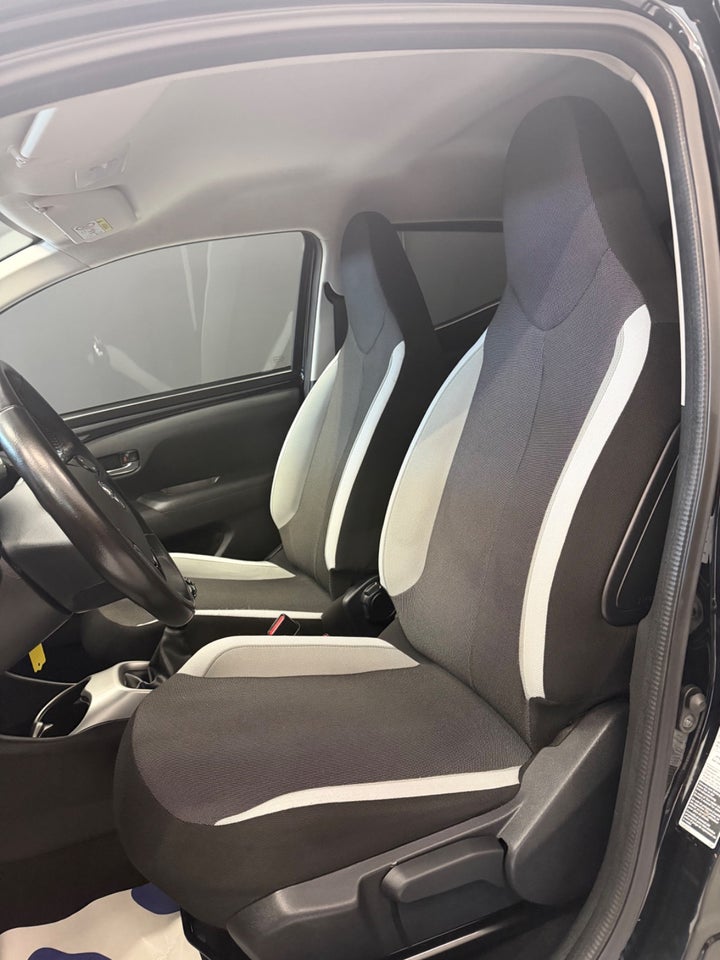 Toyota Aygo 1,0 VVT-i x-black 5d