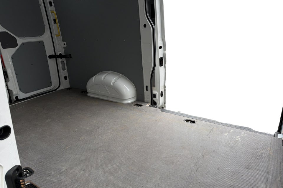 VW Crafter 35 2,0 TDi 177 Kassevogn L3H2 aut.