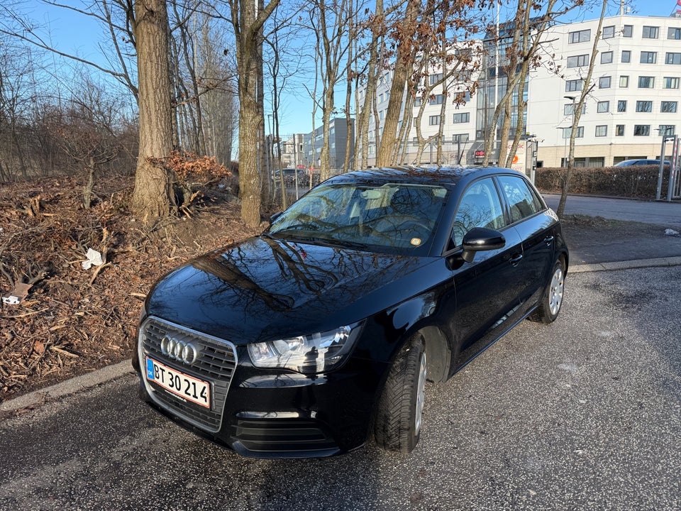 Audi A1 1,6 TDi 90 Attraction Sportback 5d