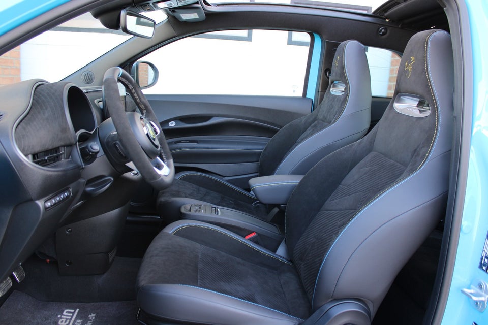 Abarth 500e Scorpionissima Cabrio 2d