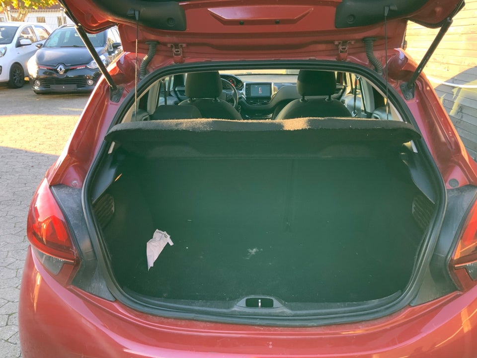 Peugeot 208 1,2 VTi 82 Allure Sky 5d