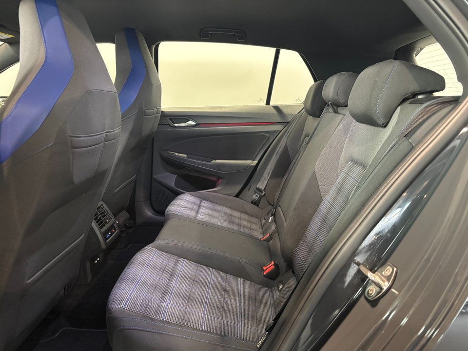 VW Golf VIII 1,4 GTE DSG 5d