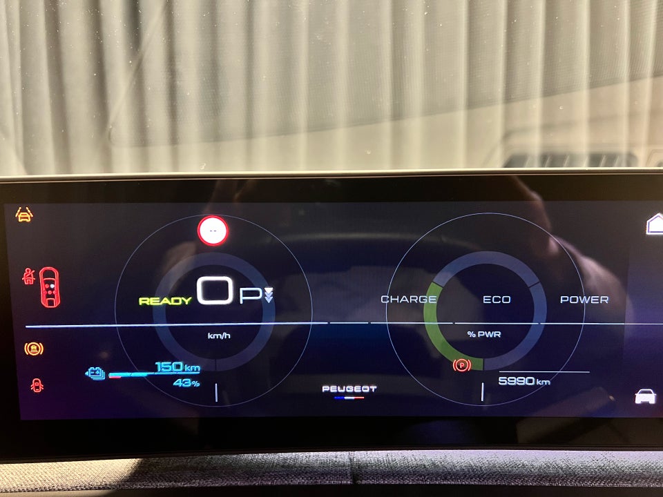 Peugeot e-3008 77 GT 5d