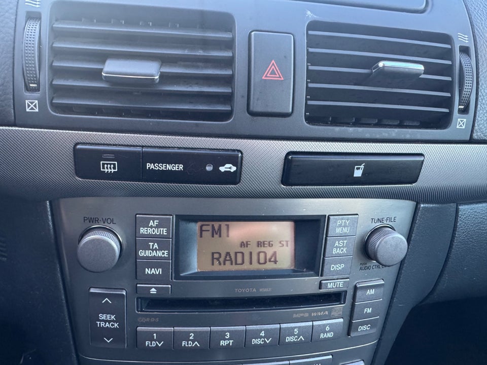 Toyota Avensis 1,8 VVT-i Terra stc. 5d